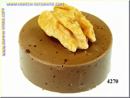 Praline with walnut, 3 pieces
