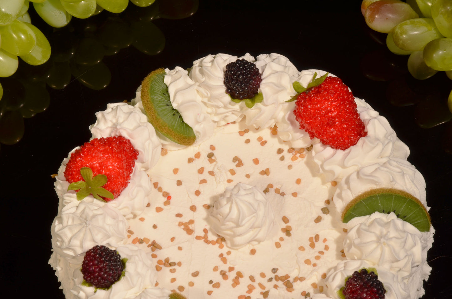 Aardbei Kiwi Frambozen Slagroom taart (namaak) Ø 23 cm dummy
