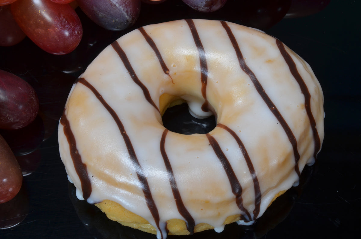 Donut white with chocolate imitation (9x3 cm) dummy