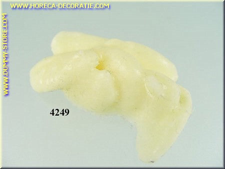 White praline with almond, 3 pieces